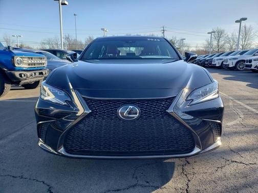 2023 Lexus ES 300h F SPORT Handling