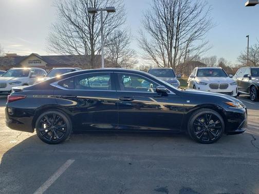 2023 Lexus ES 300h F SPORT Handling