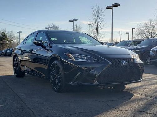2023 Lexus ES 300h F SPORT Handling