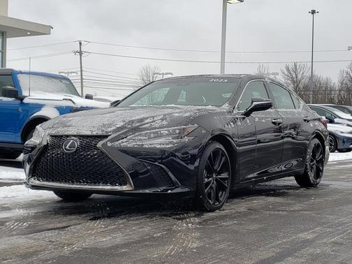 2023 Lexus ES 300h F SPORT Handling