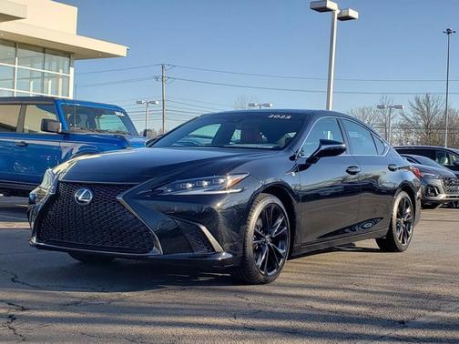 2023 Lexus ES 300h F SPORT Handling