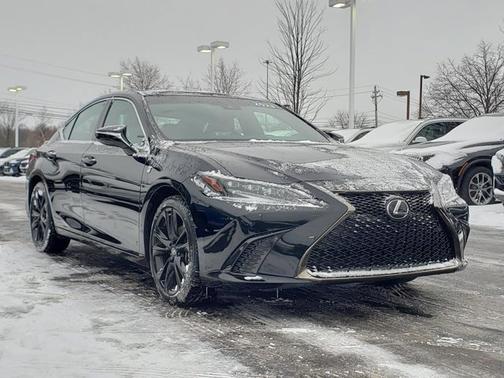 2023 Lexus ES 300h F SPORT Handling