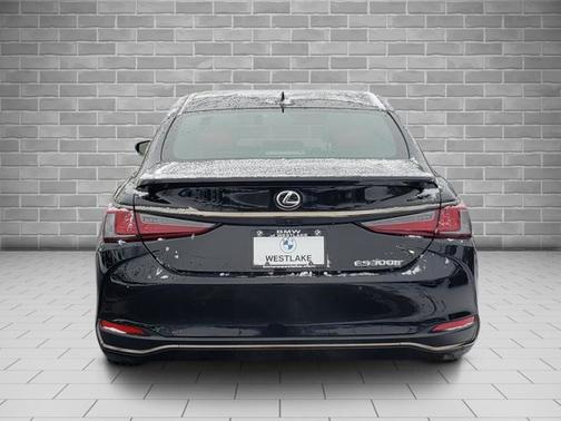 2023 Lexus ES 300h F SPORT Handling