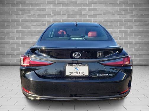 2023 Lexus ES 300h F SPORT Handling