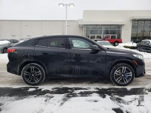 Black Sapphire Metallic 2026 BMW X2 xDrive28i