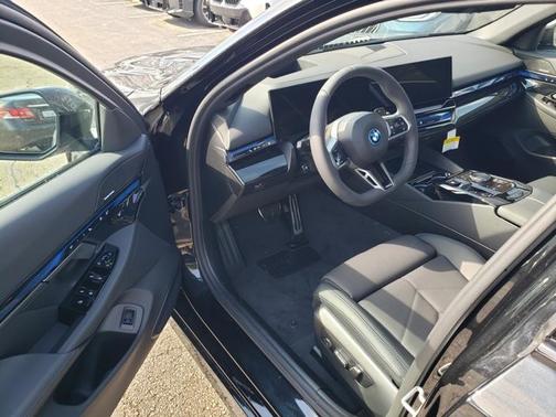 Black Sapphire Metallic 2026 BMW 550e 550e xDrive