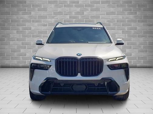 Mineral White Metallic 2024 BMW X7 xDrive40i