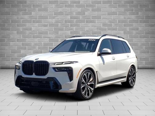 Mineral White Metallic 2024 BMW X7 xDrive40i