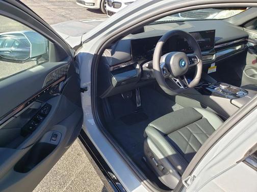 2026 BMW i5 xDrive40