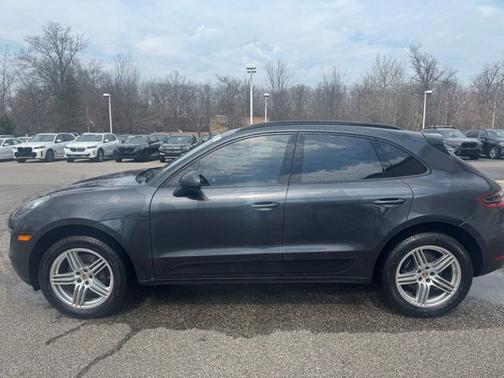 Volcano Grey Metallic 2018 Porsche Macan Base