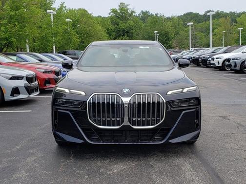 2025 BMW 760 760i xDrive