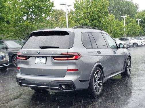 Gray Metallic 2026 BMW X7 xDrive40i
