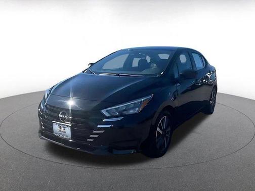 Super Black 2025 Nissan Versa 1.6 SV