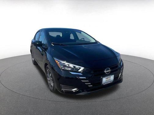 Super Black 2025 Nissan Versa 1.6 SV