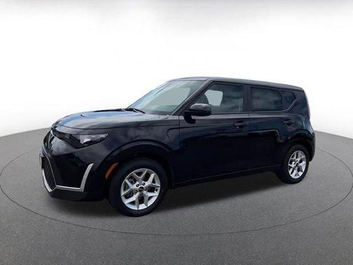Fusion Black 2025 Kia Soul LX