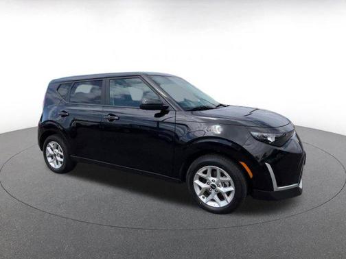 Fusion Black 2025 Kia Soul LX
