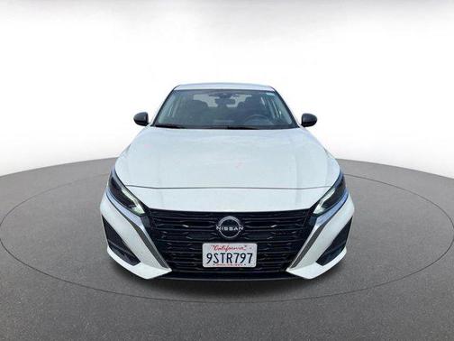 Glacier White 2025 Nissan Altima SV FWD