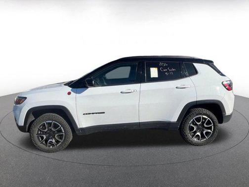 Bright White Clearcoat 2025 Jeep Compass Trailhawk