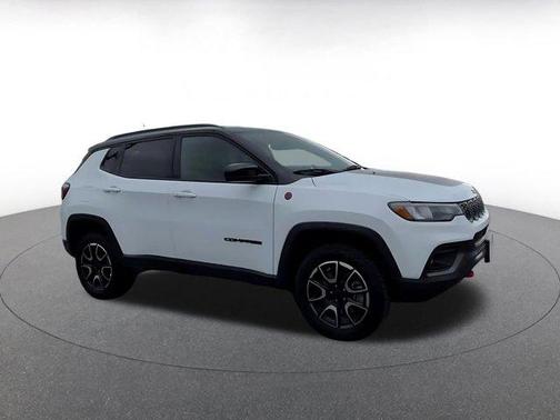 Bright White Clearcoat 2025 Jeep Compass Trailhawk