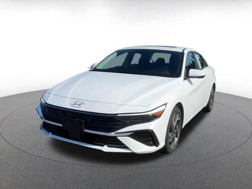 2025 Hyundai ELANTRA SEL