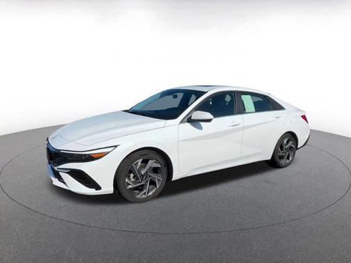2025 Hyundai ELANTRA SEL