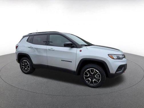 Silver Zynith Metallic Clearcoat 2025 Jeep Compass Trailhawk