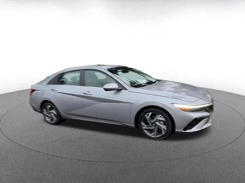 2025 Hyundai ELANTRA SEL