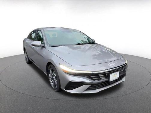 2025 Hyundai ELANTRA SEL