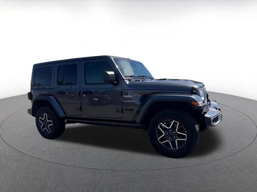 Granite Crystal Metallic Clearcoat 2025 Jeep Wrangler 4-Door Sahara 4x4