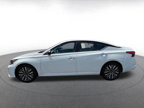 Glacier White 2025 Nissan Altima SV FWD