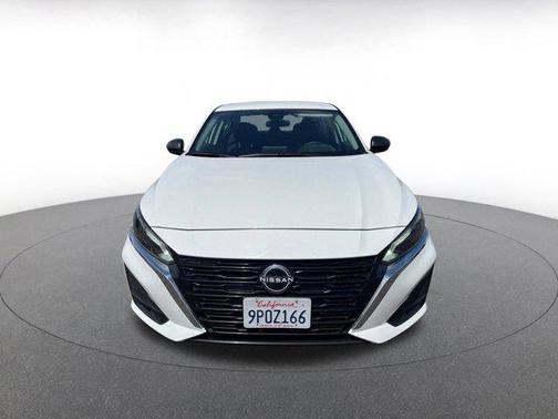 Glacier White 2025 Nissan Altima SV FWD