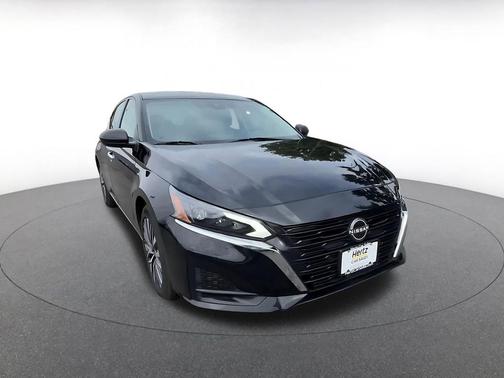 Super Black 2025 Nissan Altima SV FWD