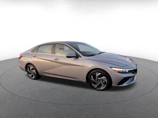 2025 Hyundai ELANTRA SEL