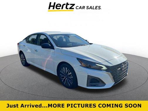 Glacier White 2025 Nissan Altima SV FWD