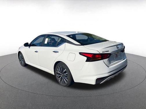 Glacier White 2025 Nissan Altima SV FWD