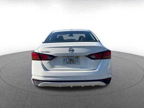 Glacier White 2025 Nissan Altima SV FWD