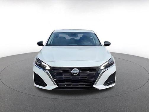 Glacier White 2025 Nissan Altima SV FWD