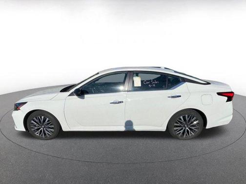 Glacier White 2025 Nissan Altima SV FWD
