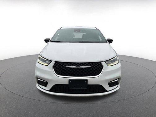 2025 Chrysler Pacifica L