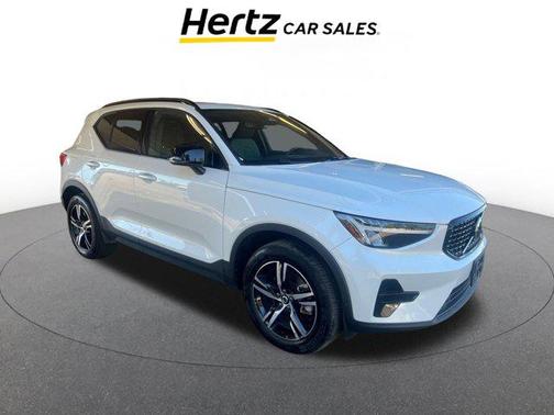 2024 Volvo XC40 CORE