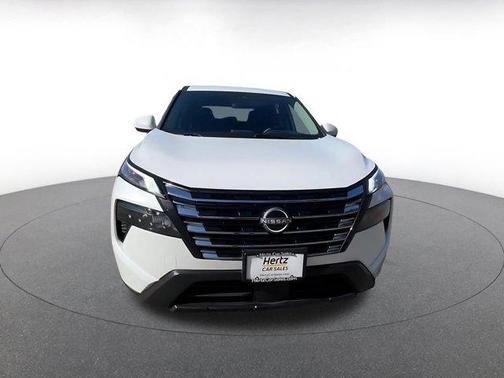 Everest White Pearl 2025 Nissan Rogue SV