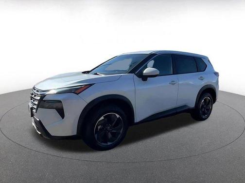 Everest White Pearl 2025 Nissan Rogue SV