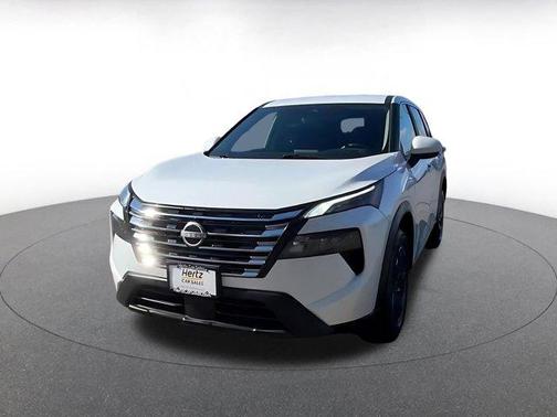 Everest White Pearl 2025 Nissan Rogue SV