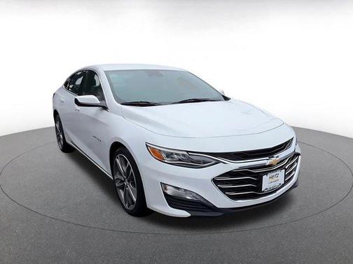 Summit White 2024 Chevrolet Malibu FWD 2LT