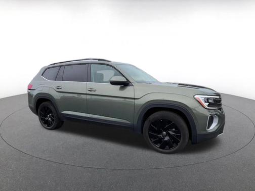 Avocado Green Pearl 2026 Volkswagen Atlas 2.0T SE w/Technology 4MOTION