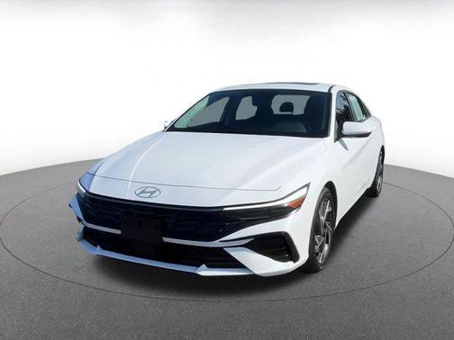 2025 Hyundai ELANTRA SEL