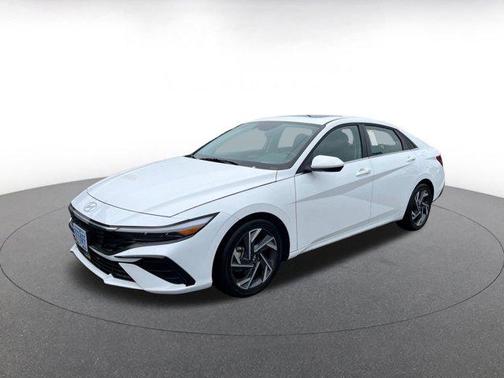 2025 Hyundai ELANTRA SEL