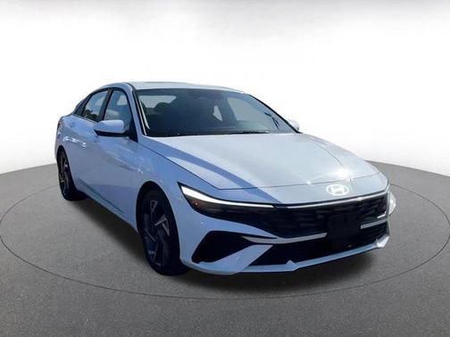 2025 Hyundai ELANTRA SEL
