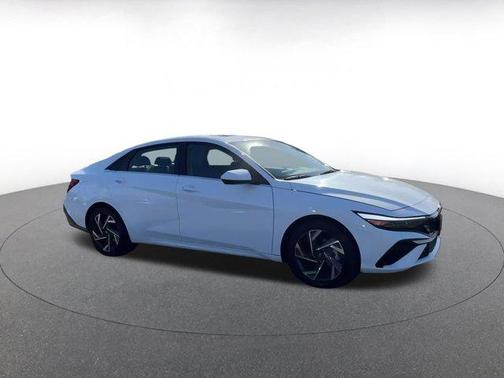 2025 Hyundai ELANTRA SEL