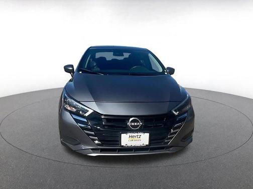 Gun Metallic 2025 Nissan Versa 1.6 SV